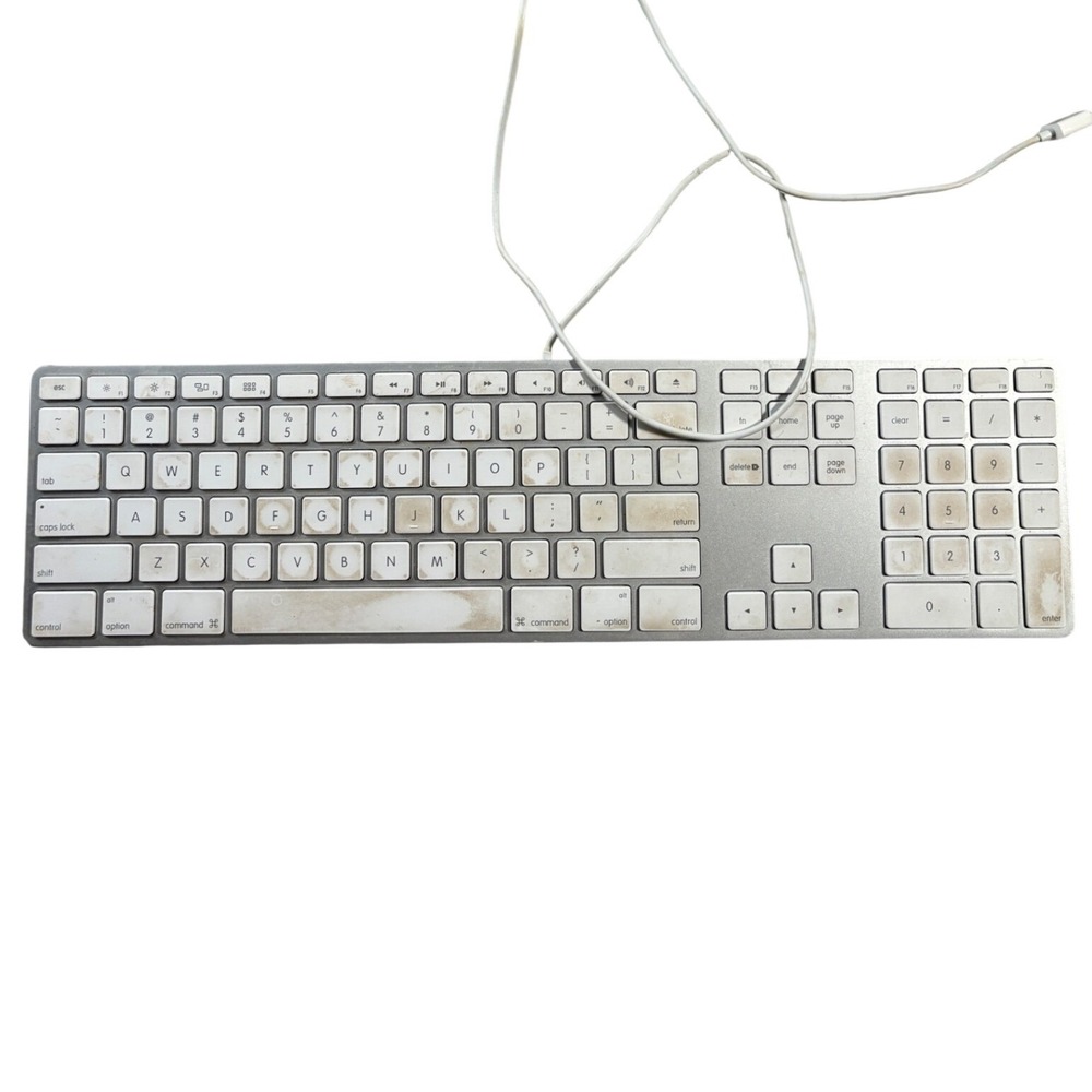 Apple A1243 Wired USB Keyboard with Numeric Keypad Aluminum 2007 FAIR CONDITION